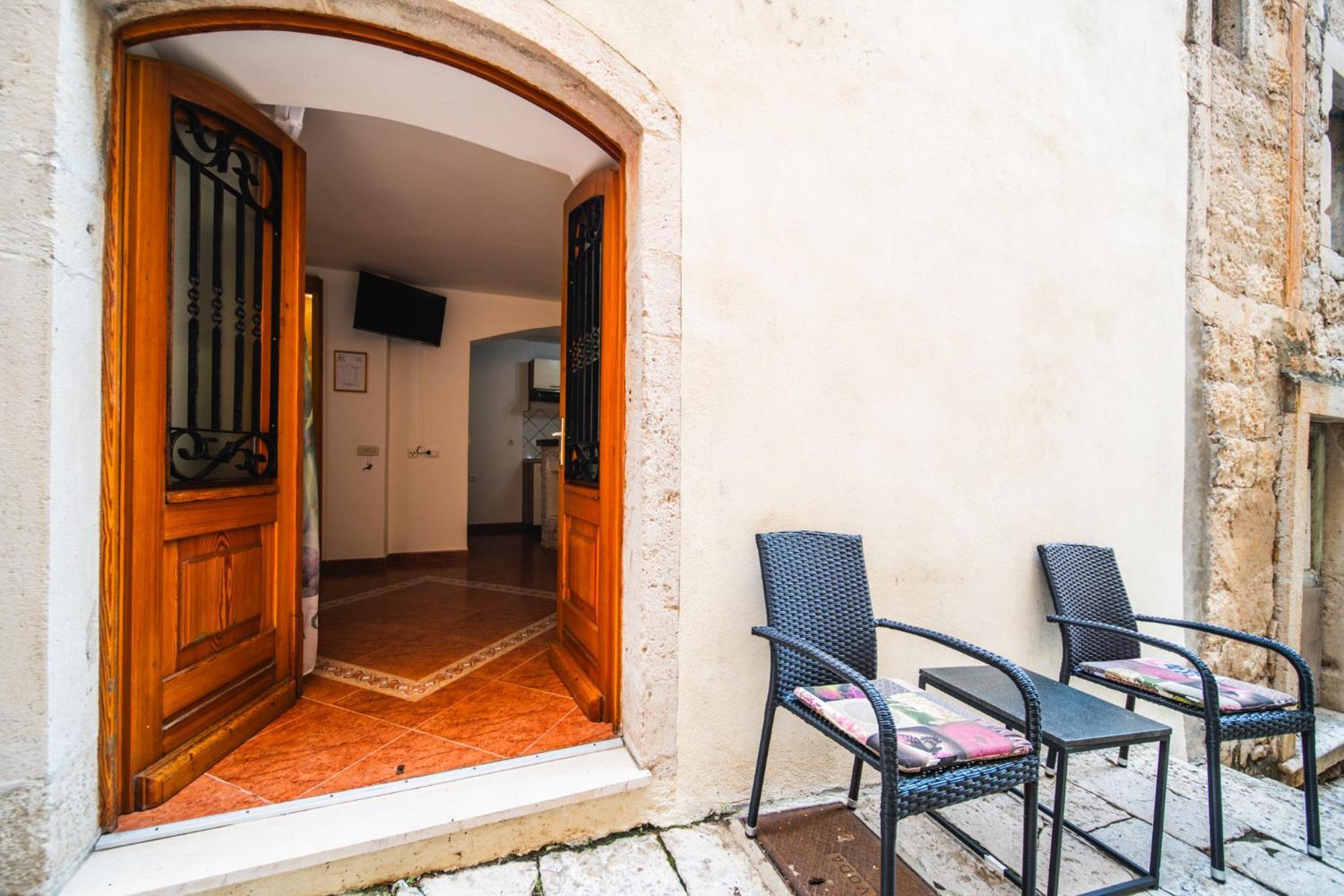 M & J Central Suites Korcula Town Exterior foto